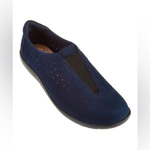 ⭐️ Clarks Navy Medora Gemma Nubuck Slip-On Shoe Size 7
